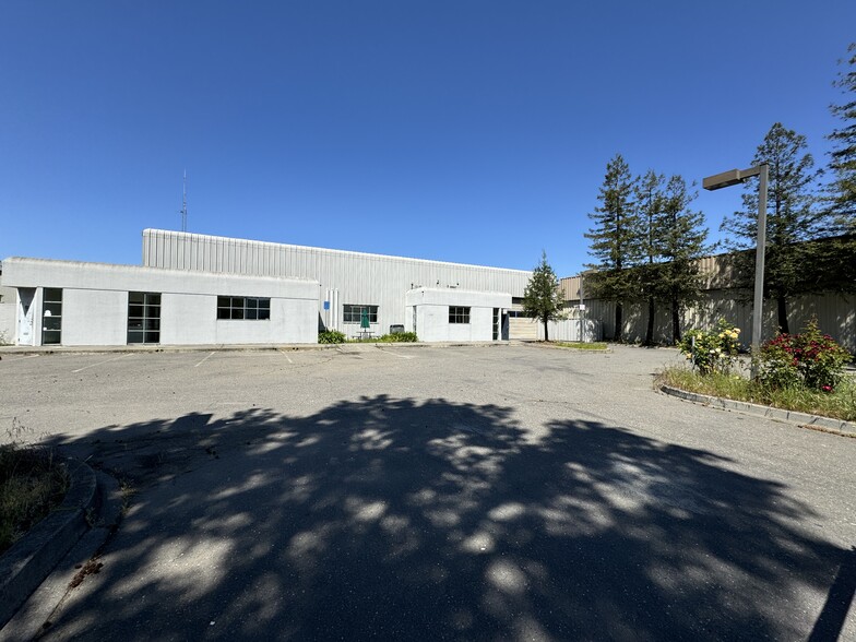2995 Dutton Ave, Santa Rosa, CA à louer - Photo de l’immeuble – Image 1 sur 16