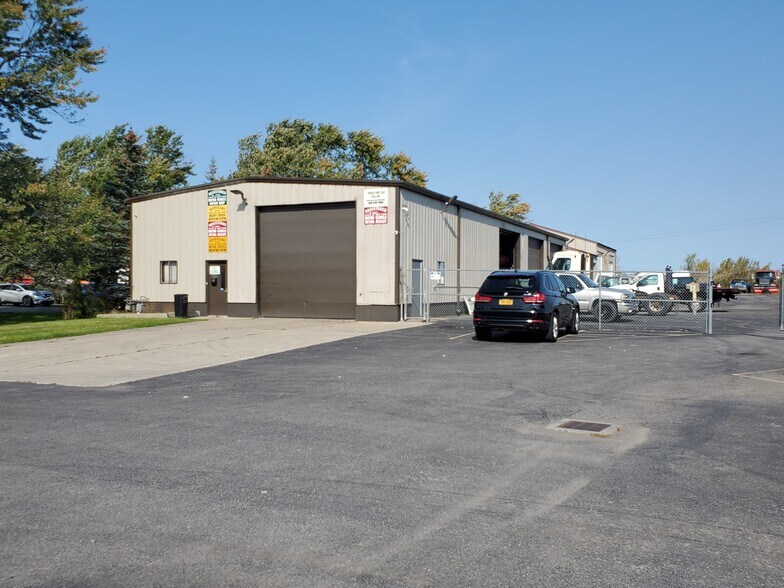 2121 Lockport Rd, Niagara Falls, NY à louer - Photo principale – Image 1 sur 4