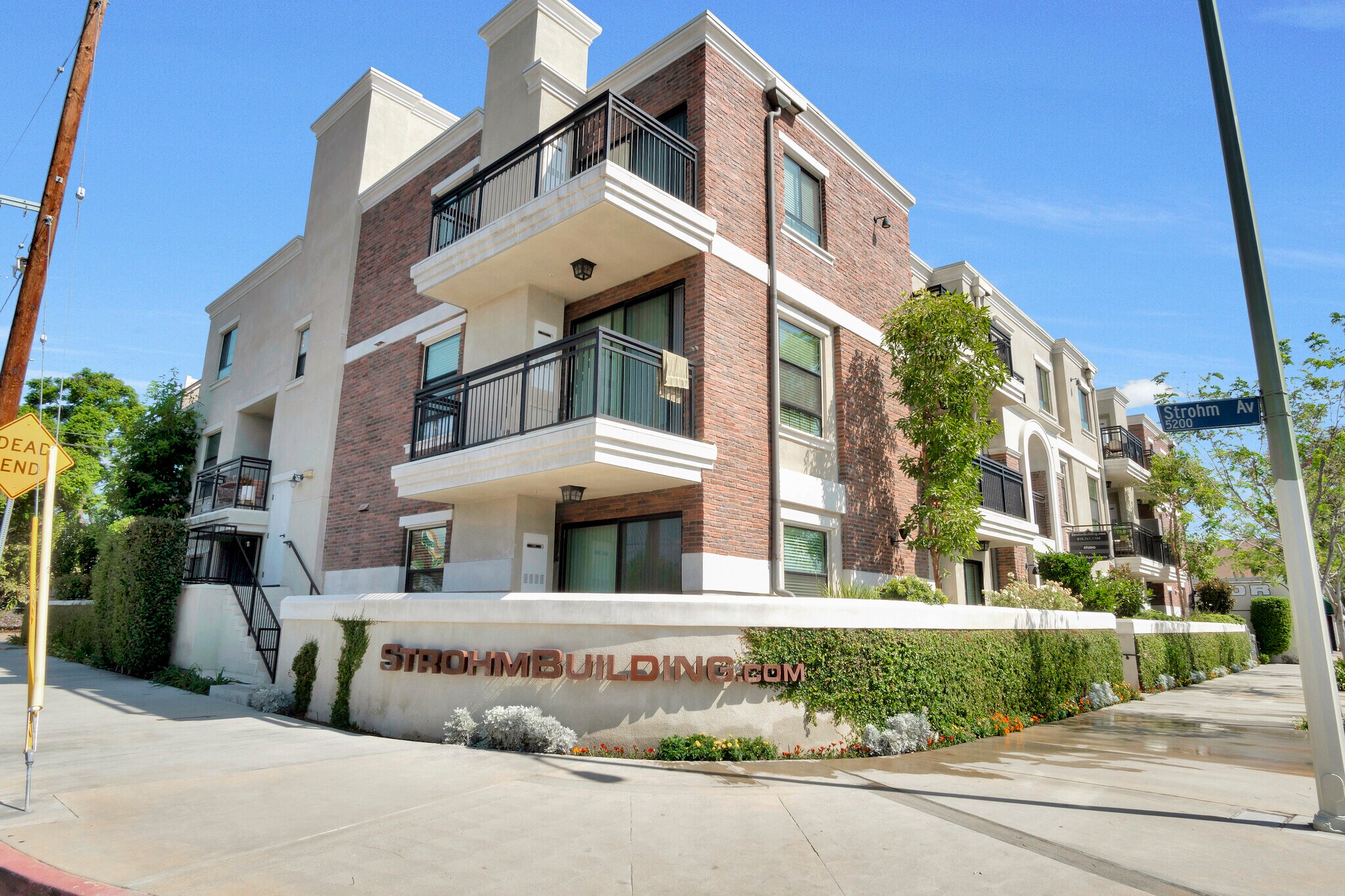 10455 Magnolia Blvd, North Hollywood, CA à vendre Photo de l’immeuble– Image 1 sur 21