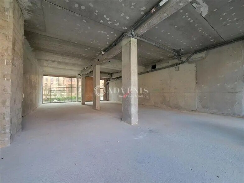 Local commercial dans Saint-Ouen-sur-Seine à louer - Photo de l’immeuble – Image 3 sur 8
