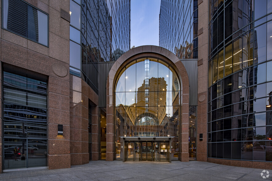 175 Bloor Street East, Toronto, ON à louer - Photo de l’immeuble – Image 3 sur 25