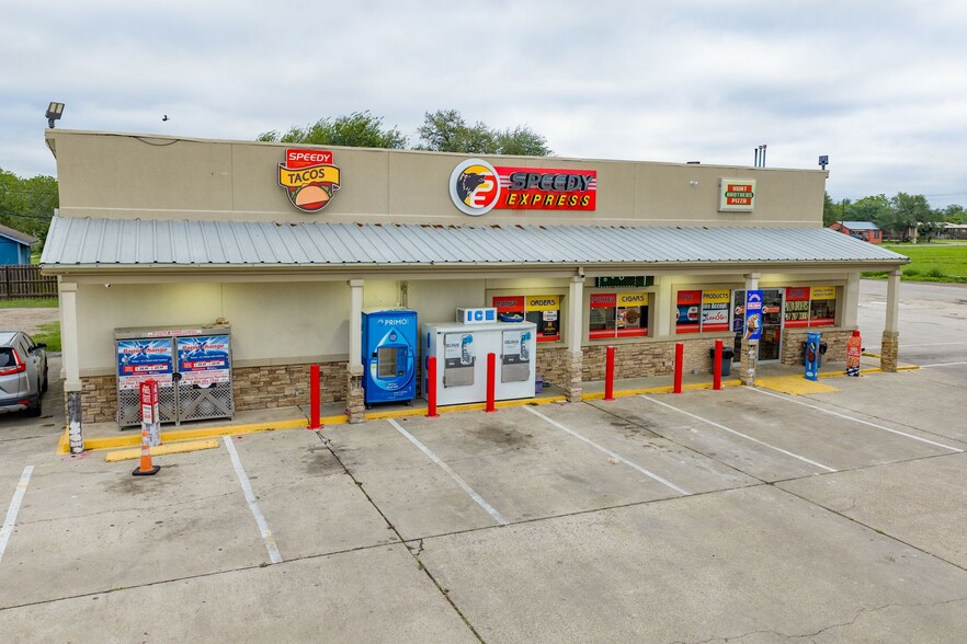 208 N 8th St, Skidmore, TX à vendre - Photo de l’immeuble – Image 3 sur 4