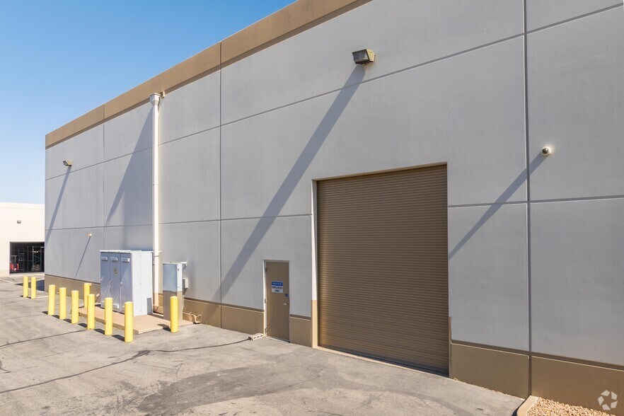 7490 Commercial Way, Henderson, NV à vendre - Photo de l’immeuble – Image 3 sur 9