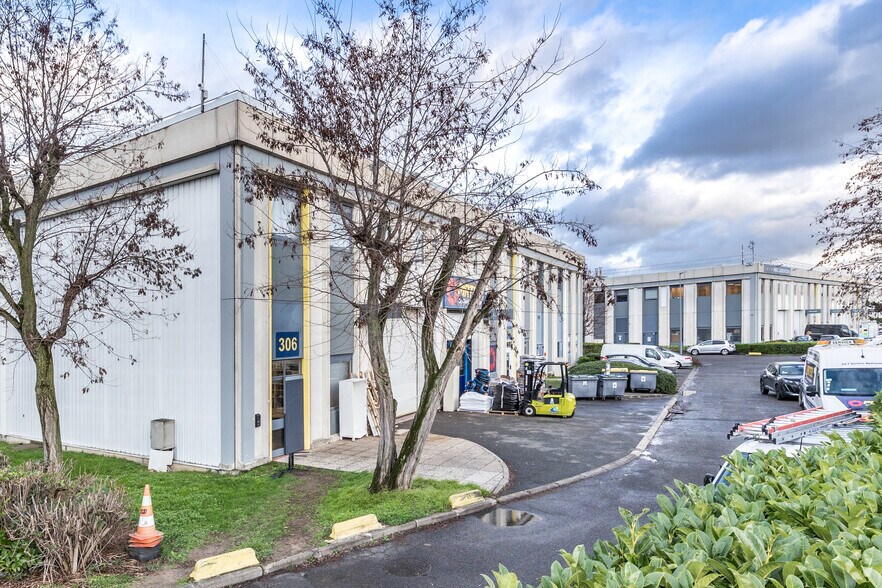 114 Avenue Louis Roche, Gennevilliers à louer - Photo de l’immeuble – Image 2 sur 15