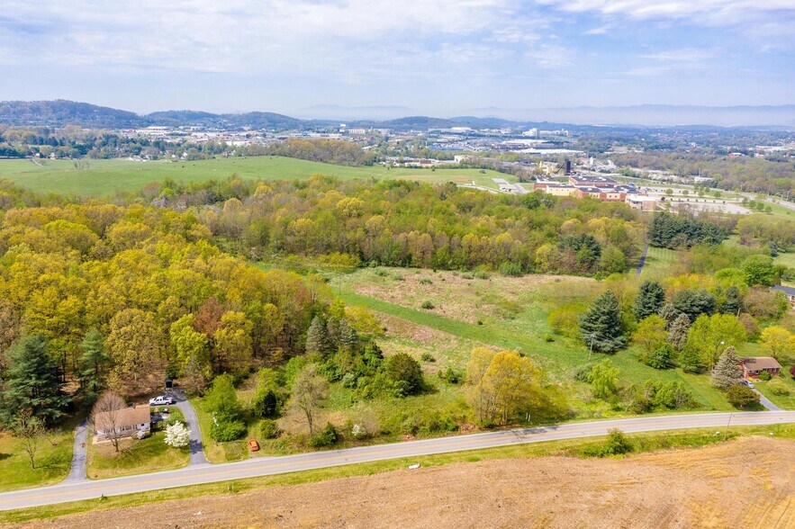1211-1231 Smithland Rd, Harrisonburg, VA à vendre - Photo de l’immeuble – Image 2 sur 11