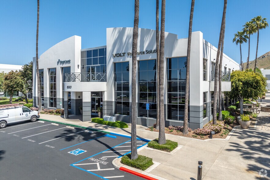 1650 Iowa Ave, Riverside, CA à louer - Photo de l’immeuble – Image 1 sur 3