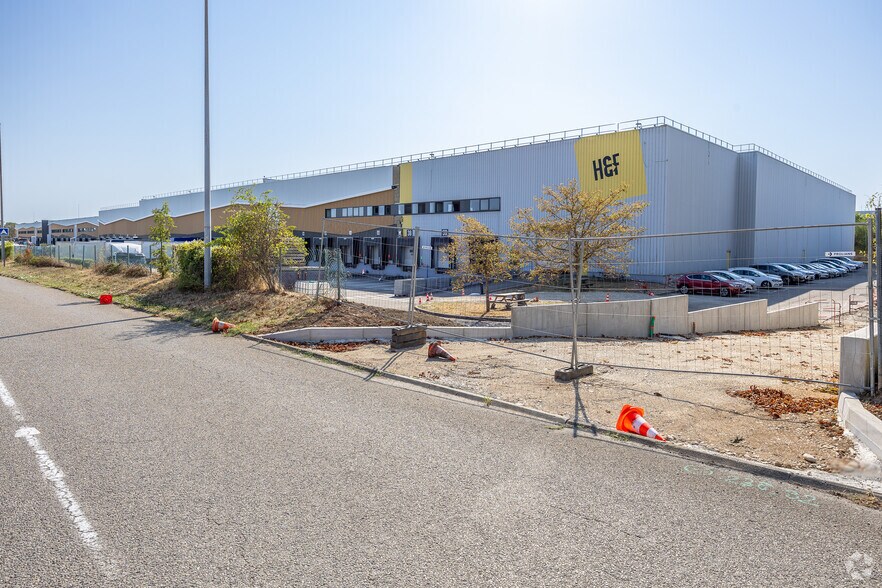 15 Rue De Luzais, Saint-Quentin-Fallavier à louer - Photo de l’immeuble – Image 2 sur 2
