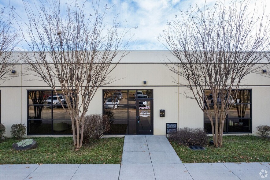 3262 Chapel Creek Blvd, Fort Worth, TX à louer - Photo de l’immeuble – Image 2 sur 18