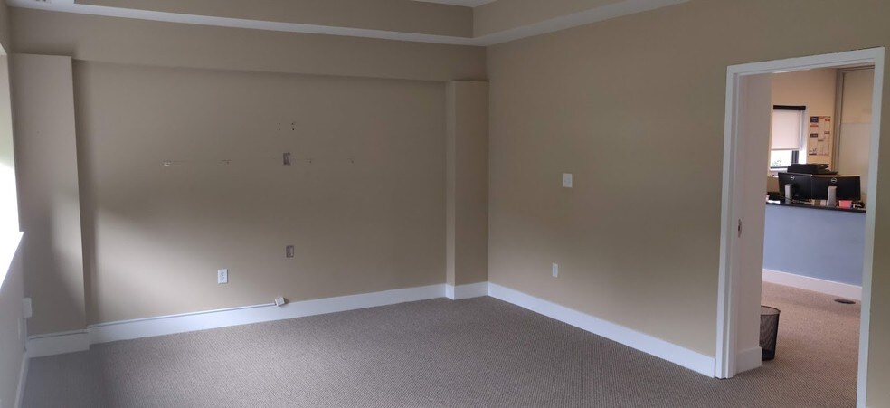 6803 Whittier Ave, McLean, VA à louer - Photo de l’immeuble – Image 3 sur 5