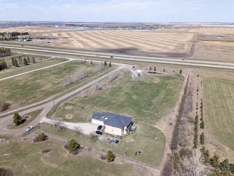 280135 Township Road 242, Chestermere, AB à vendre - Aérien – Image 3 sur 22