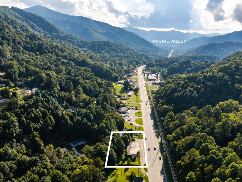 2881 Dellwood Rd, Waynesville, NC à vendre - Photo de l’immeuble – Image 2 sur 11