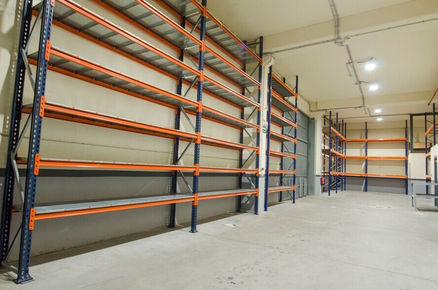 Industriel/Logistique dans Alcorcón, Madrid à louer - Photo de l’immeuble – Image 3 sur 5