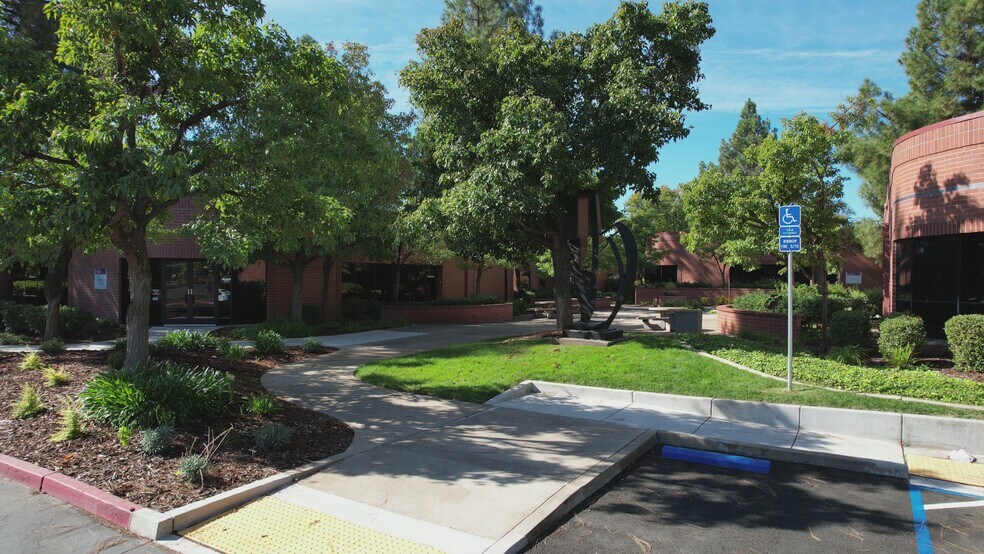 10690 White Rock Rd, Rancho Cordova, CA à louer - Vidéo sur l’annonce professionnelle – Image 2 sur 8