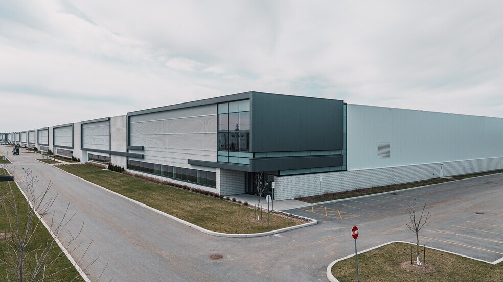 3501 Rue F.-X.-Tessier, Vaudreuil-dorion, QC à louer - Photo de l’immeuble – Image 3 sur 3