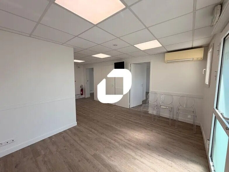 Bureau dans Bègles à louer - Photo de l’immeuble – Image 1 sur 8