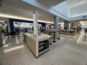 4104 N Harlem Ave, Norridge, IL à louer Photo de l’immeuble– Image 2 sur 4