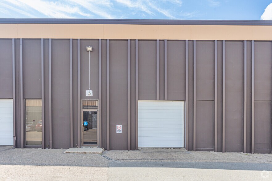 11448-11464 149 St NW, Edmonton, AB à louer - Photo de l’immeuble – Image 3 sur 7