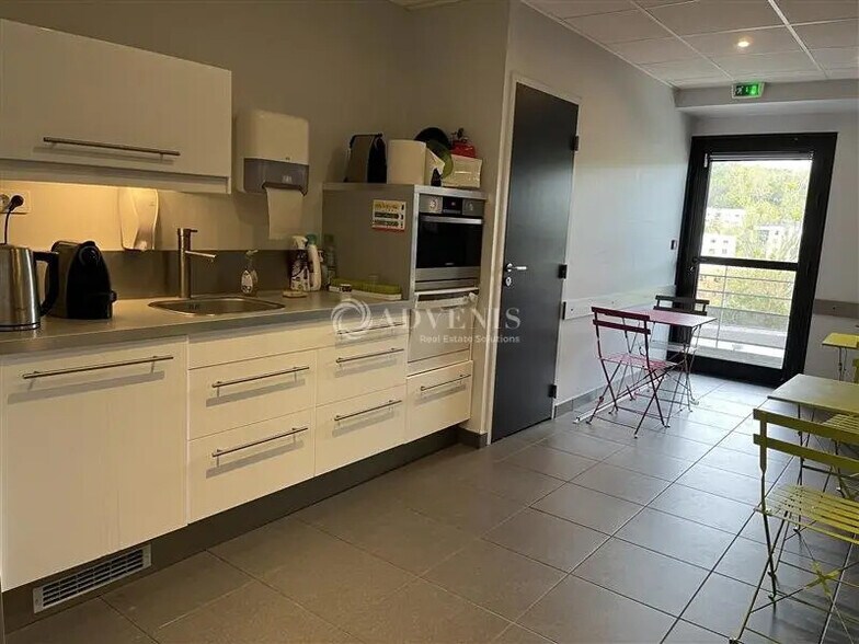 Bureau dans Brignais à louer - Photo de l’immeuble – Image 3 sur 6