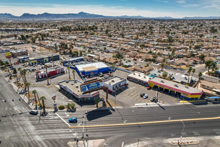 4881 E Flamingo Rd, Las Vegas, NV à louer - Photo de l’immeuble – Image 3 sur 31
