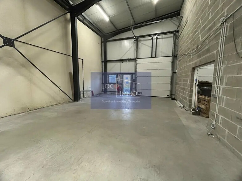 Local d’activités dans Gradignan à louer - Photo de l’immeuble – Image 2 sur 12