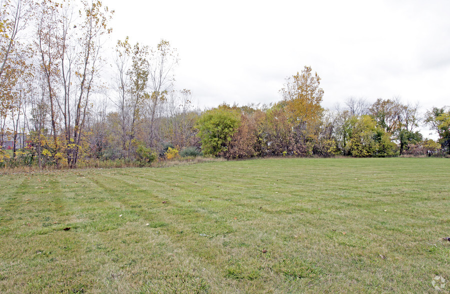 30910 S Wixom Rd, Wixom, MI à louer - Photo de l’immeuble – Image 2 sur 4