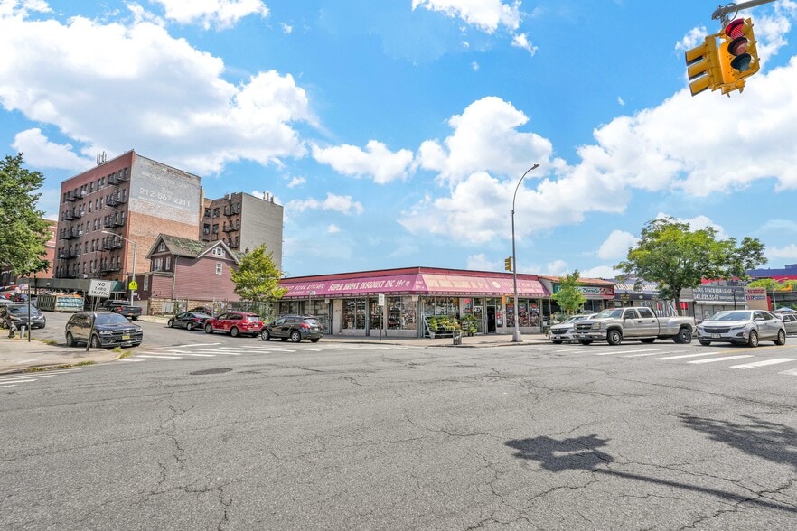 205-225 W 230th St, Bronx, NY à louer - Photo de l’immeuble – Image 2 sur 3
