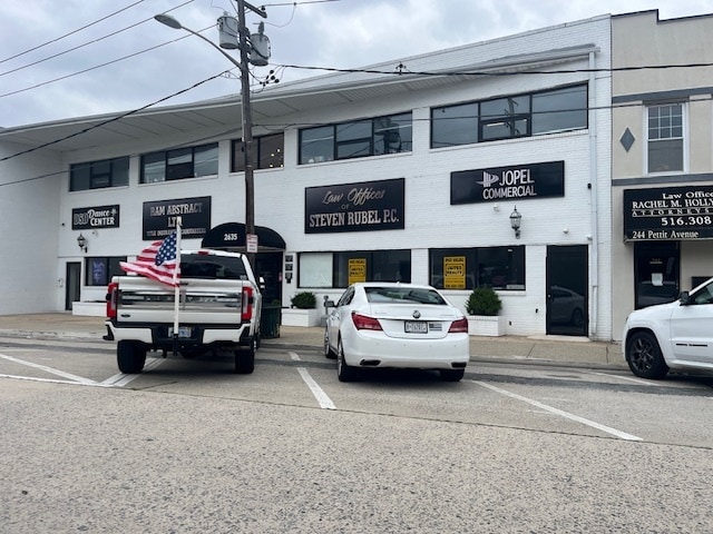 2635 Pettit Ave, Bellmore, NY à louer - Photo principale – Image 1 sur 1