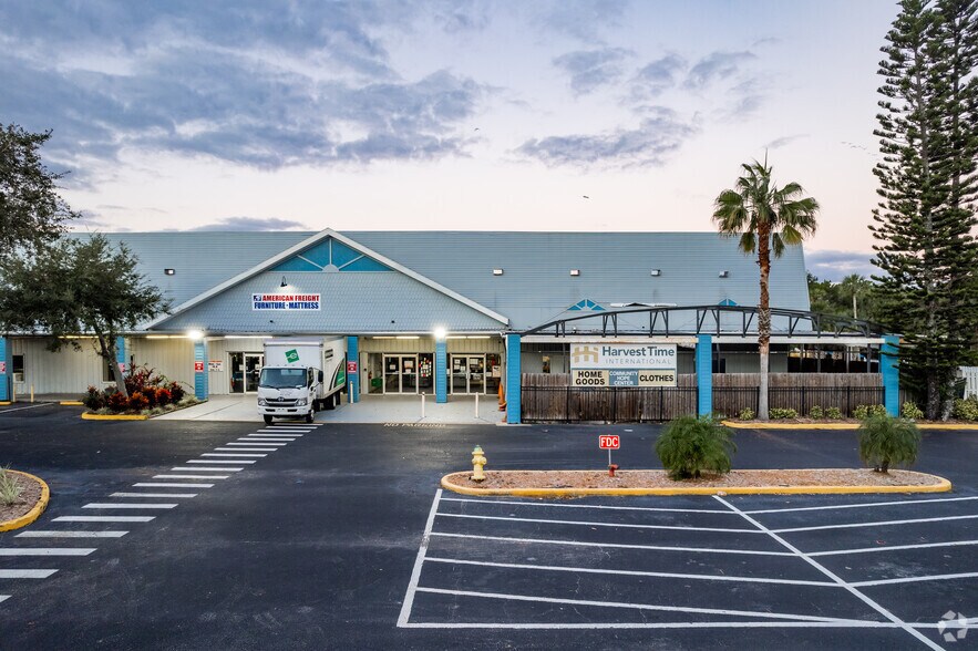 3350 S Ridgewood Ave, Port Orange, FL à louer - Photo principale – Image 1 sur 22