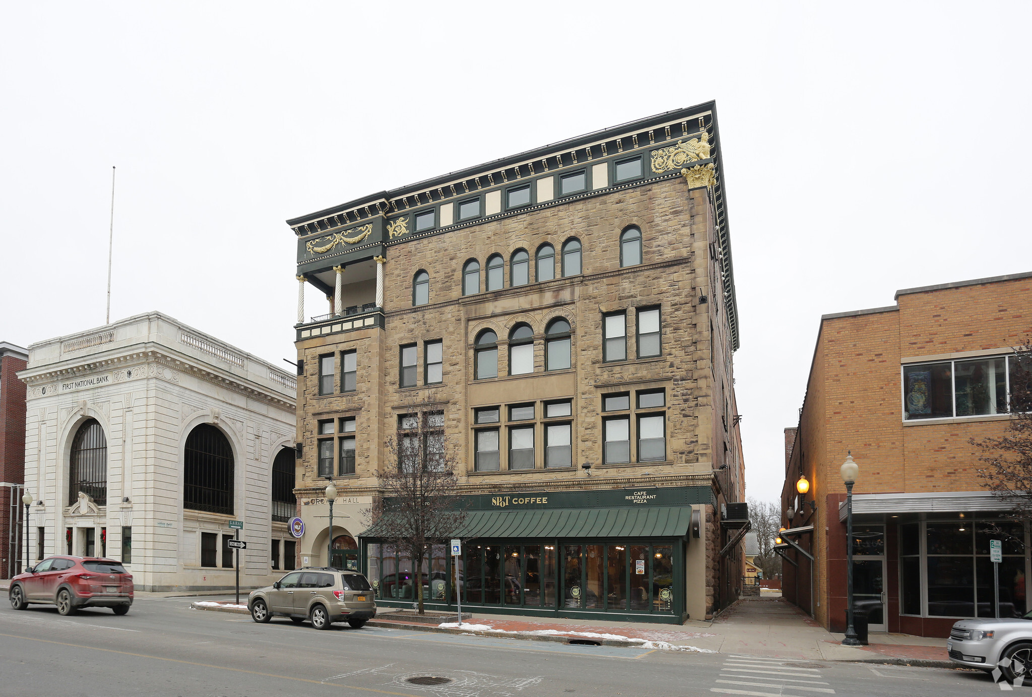 221 Glen St, Glens Falls, NY à louer Photo principale– Image 1 sur 48