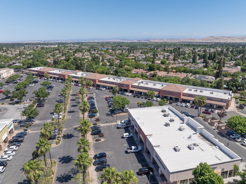 Parkway Trails Shopping Center portefeuille de 3 biens à vendre sur LoopNet.fr - Photo de l’immeuble – Image 2 sur 9
