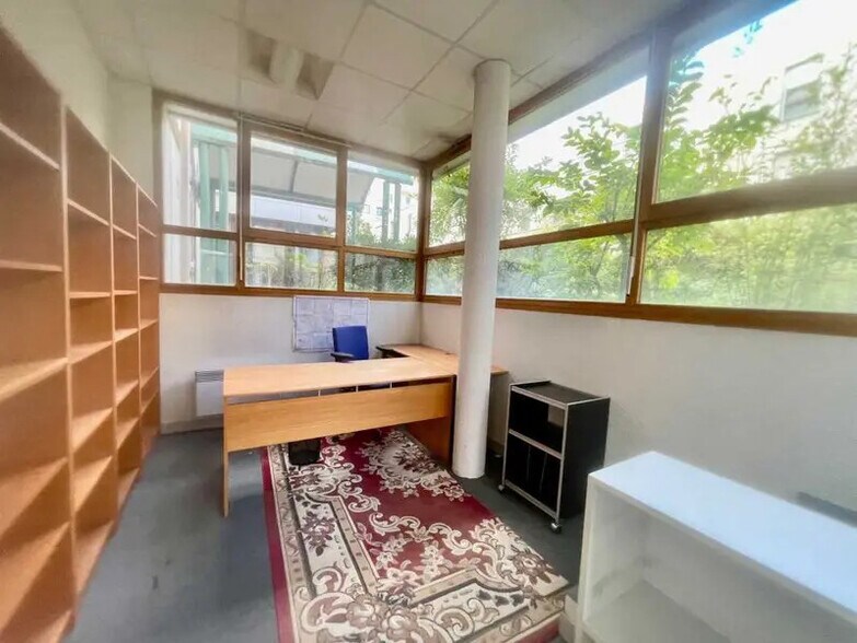 Immeuble residentiel dans Paris à vendre - Photo intérieure – Image 2 sur 11