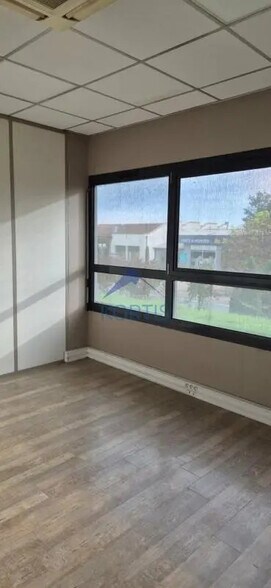 Bureau dans Limas à louer - Photo intérieure – Image 3 sur 4