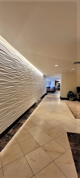 6211 W Northwest Hwy, Dallas, TX à louer - Photo intérieure – Image 3 sur 22