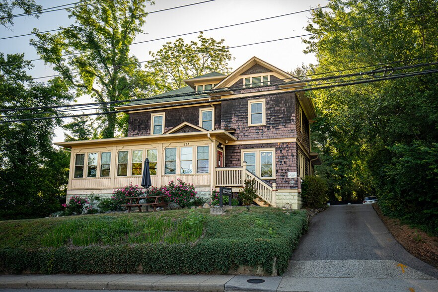264 Haywood Rd, Asheville, NC à vendre - Photo de l’immeuble – Image 2 sur 16