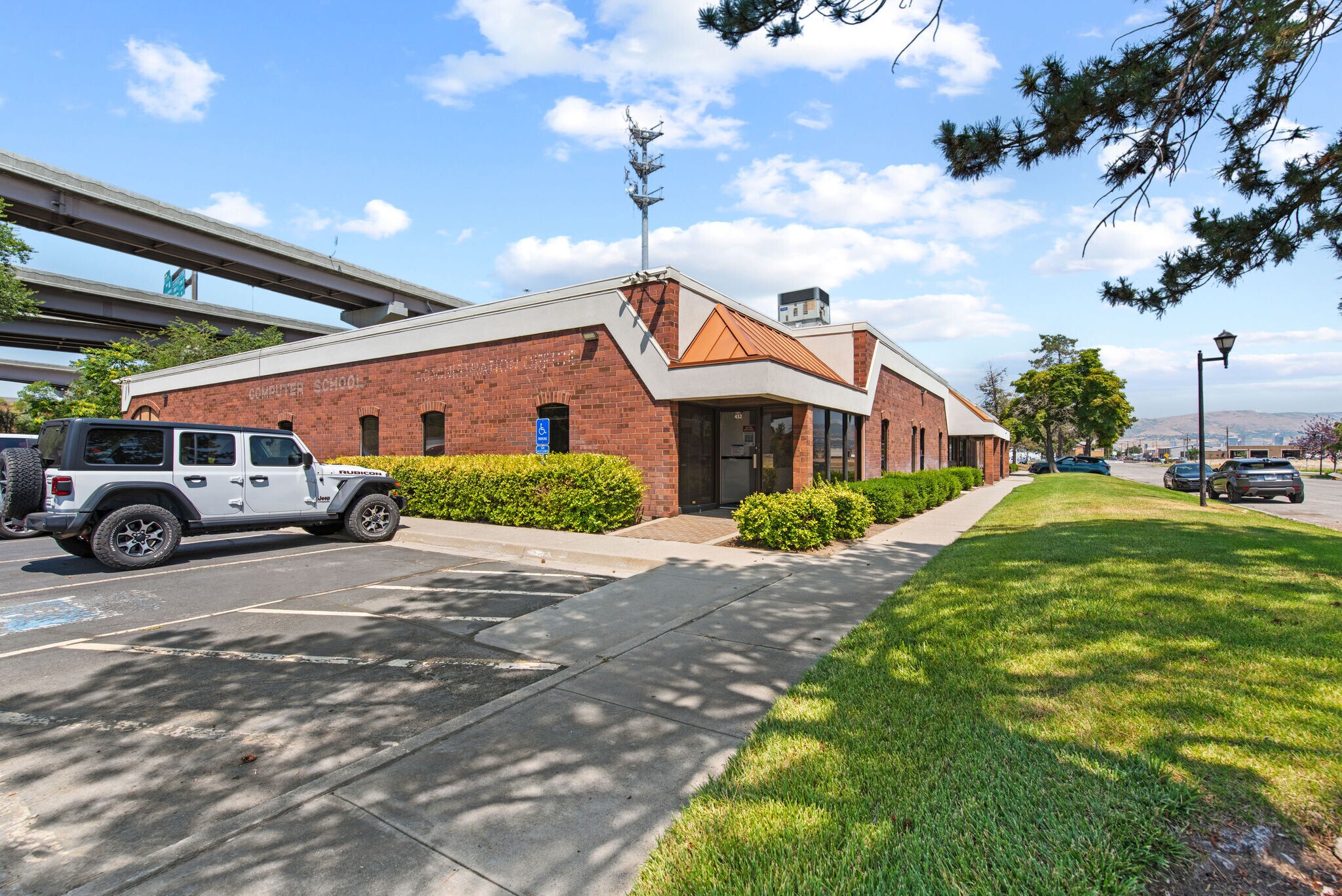 434 W Bearcat Dr, Salt Lake City, UT à louer Photo principale– Image 1 sur 15