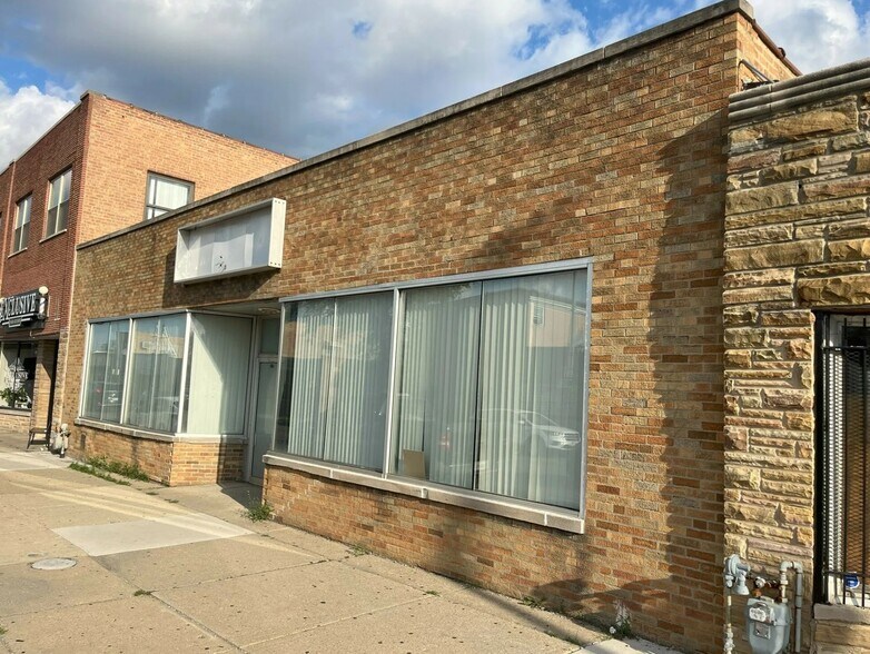 5245 W Diversey Ave, Chicago, IL à louer - Photo de l’immeuble – Image 2 sur 13