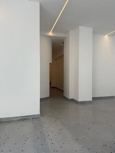 Local commercial dans Paris à louer - Photo de l’immeuble – Image 1 sur 7