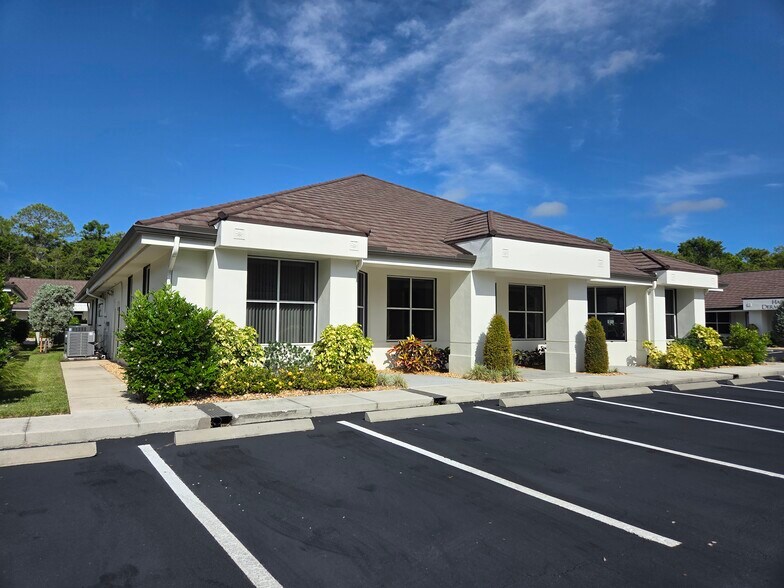 5400 Park Central Ct, Naples, FL à vendre - Photo de l’immeuble – Image 2 sur 18