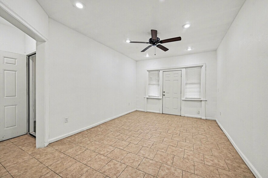 3319 E 30th St, Kansas City, MO à vendre - Photo de l’immeuble – Image 3 sur 18