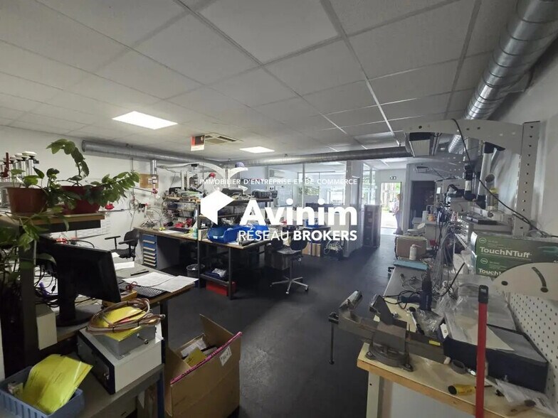 Bureau dans Montigny-lès-Cormeilles à louer - Photo de l’immeuble – Image 2 sur 3