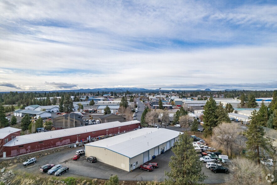 44 SE Bridgeford Blvd, Bend, OR à louer - Photo de l’immeuble – Image 2 sur 5