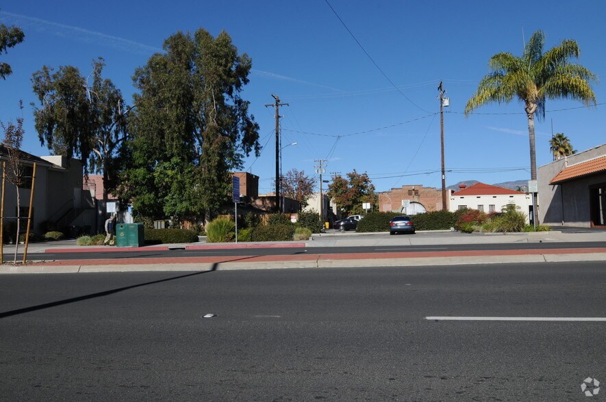 11 E Redlands Blvd, Redlands, CA à vendre - Photo de l’immeuble – Image 2 sur 3