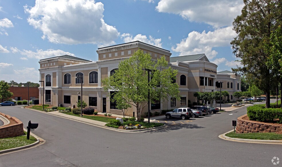 11220 Elm Ln, Charlotte, NC à louer - Photo de l’immeuble – Image 2 sur 15