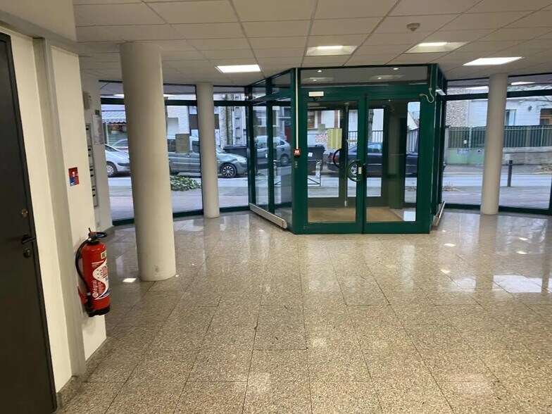 Bureau dans Melun à louer - Photo de l’immeuble – Image 2 sur 7