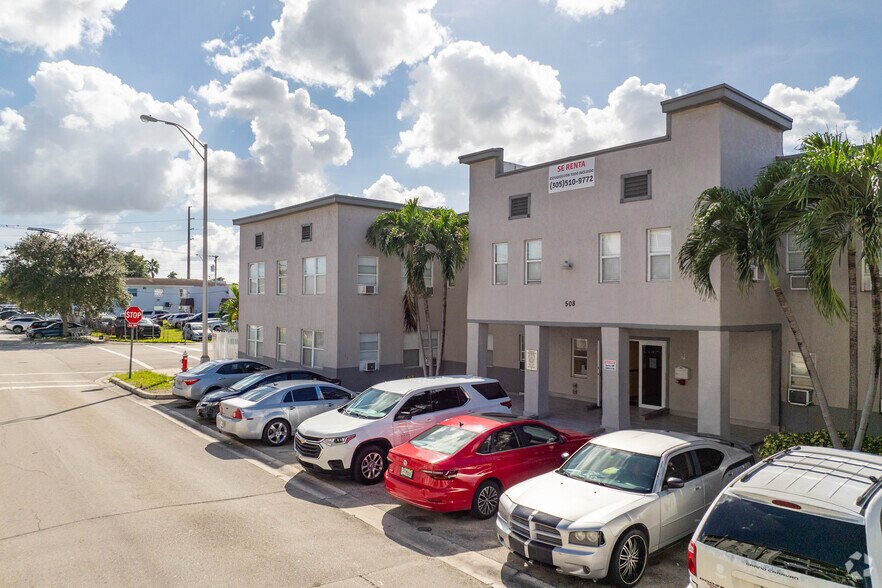 508 W 1st Ave, Hialeah, FL à vendre - Photo de l’immeuble – Image 1 sur 18