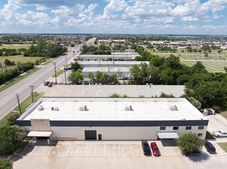 190 N Bagdad Rd, Leander, TX à louer - Photo de l’immeuble – Image 3 sur 39