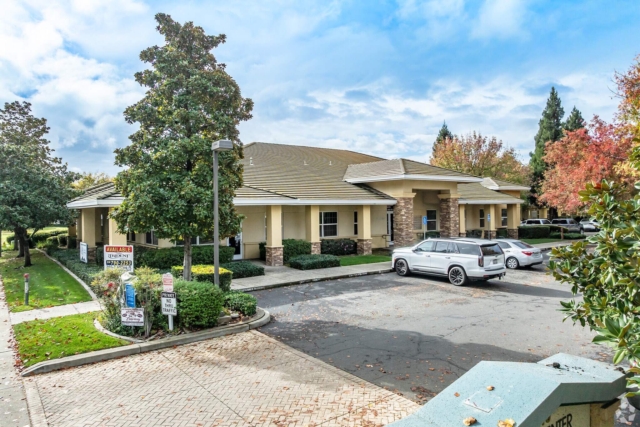 1110 Civic Center Blvd, Yuba City, CA à louer Photo principale– Image 1 sur 4