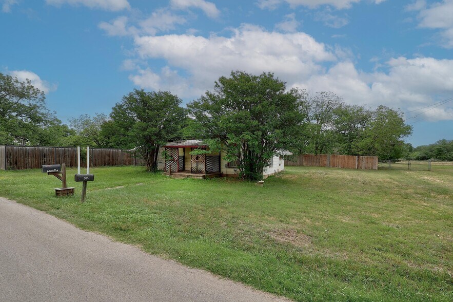 209 Fallwell St, Liberty Hill, TX à vendre - Photo principale – Image 1 sur 7