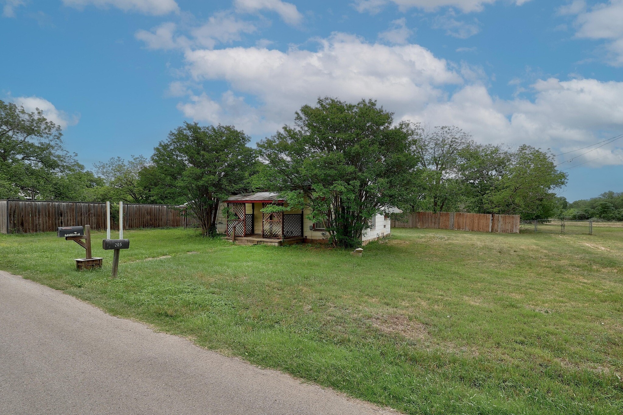 209 Fallwell St, Liberty Hill, TX à vendre Photo principale– Image 1 sur 8