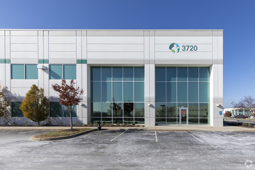 3720 Langley Dr, Hebron, KY à louer - Photo de l’immeuble – Image 2 sur 8